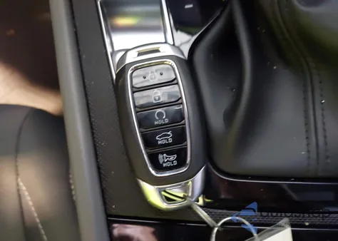 2023 Hyundai Elantra Sel z USA, uszkodzony, nr VIN 5NPLS4AG7PH111197